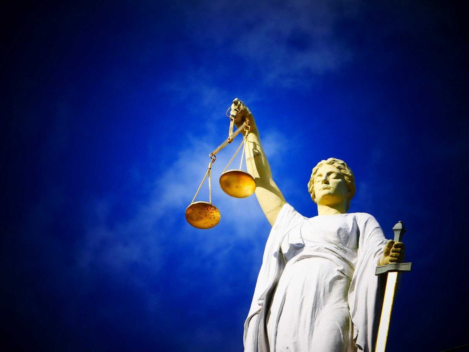 Image de la statue symbole du pouvoir judiciaire