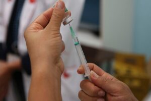 Une deuxième dose de vaccins contre le covid-19 est essentielle.  Comprendre