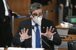 Le sénateur veut que le témoignage de Pazuello soit transmis au député