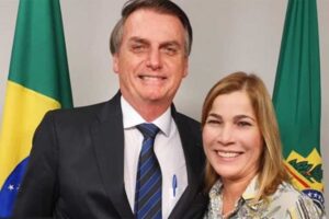 Mayra Pinheiro réussit bien dans le discours, mais les faits et la loyauté envers Bolsonaro montrent un déni « racine »