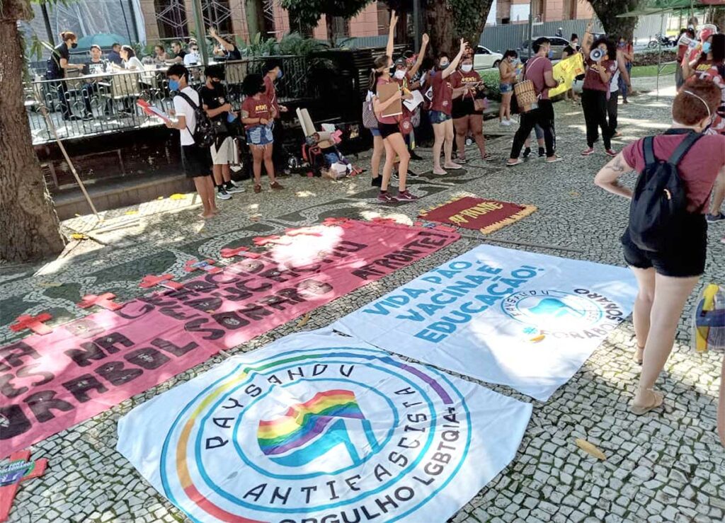 à l'extérieur de bolsonaro