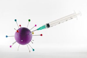 Covid augmente le risque de thrombose plus que les vaccins, selon des études