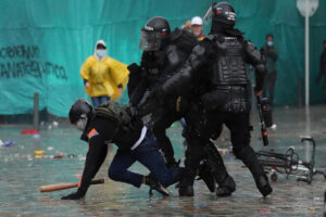 Ils exigent une réforme urgente de la police en Colombie pour mettre fin à la violence