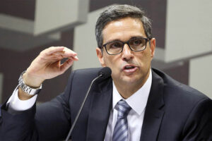 Inflation, taux de change et intérêt à l&rsquo;époque d&rsquo;une banque centrale indépendante