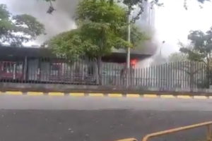 La station Universidades incendiée et le CAI attaqué à Ciudad Jardín
