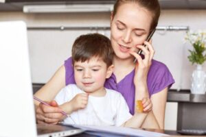 Le &lsquo;Redmi 9c&rsquo; est le smartphone idéal pour les « nouvelles mamans » avec la technologie