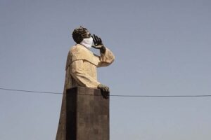 Le monde en suspens vu dans un documentaire