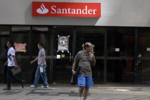 Santander réduit les salaires: «  Manque de civilité  », classent les banquiers