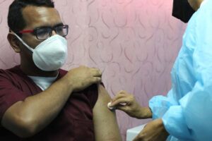 La vaccination de masse progresse dans les régions