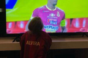 La fille de Juan Diego Alvira, comme son père, fan de Deportes Tolima