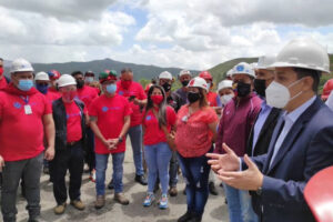 Ils inspectent les travaux de la centrale thermoélectrique José María Spain