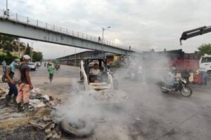 Ils lèvent les blocus qui ont persisté dans le secteur Calipso de l&rsquo;Avenida Simón Bolívar