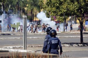 La police attaque des indigènes lors d&rsquo;une manifestation pacifique contre le projet de démarcation