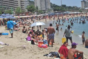 Les baigneurs n&rsquo;ont pas raté le pont du 24 juin à La Guaira