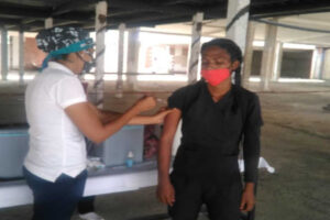 Les personnes âgées sont vaccinées à Santa Teresa, dans l&rsquo;État de Miranda