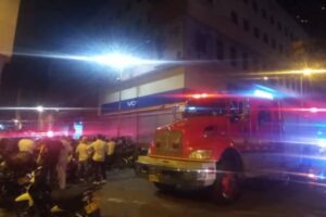 Les pompiers ont maîtrisé un incendie dans le centre commercial La Fortuna, dans le centre de Cali