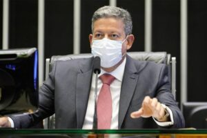 Lira dit que la « réforme » administrative respectera les droits acquis du serveur