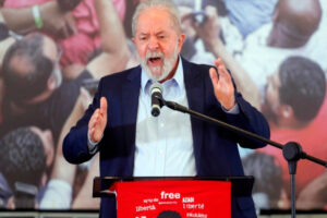 Lula a qualifié la politique de santé de Bolsonaro de génocide