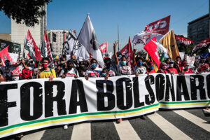 Des milliers de Brésiliens ont manifesté dans diverses villes contre Bolsonaro