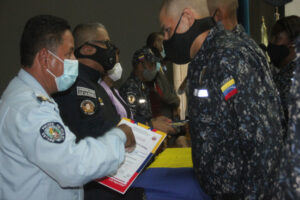 250 policiers de La Guaira reçoivent une promotion dans la hiérarchie
