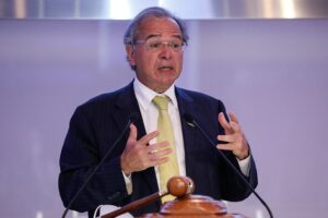Guedes a agi pour retarder l&rsquo;achat des vaccins Pfizer et Janssen