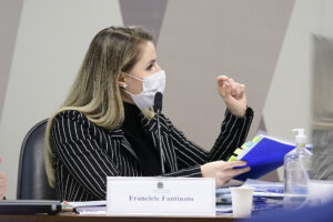 L&rsquo;ancien coordinateur du PNI défend « l&rsquo;échangeabilité » des vaccins chez les femmes enceintes