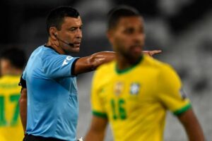 Le Brésil et le Pérou critiquent « l&rsquo;arrogance » de l&rsquo;arbitre chilien Roberto Tobar