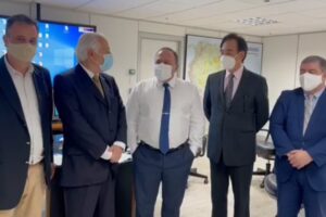 Pazuello a échangé Coronavac contre le triple du prix du Butantan