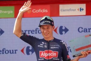 Le Belge Philipsen marque son premier sprint, Roglic reste leader