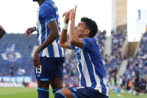 Le joueur colombien Luis Diaz célèbre 100 matchs avec Porto et célèbre le meilleur qu&rsquo;il sait faire, avec un grand but