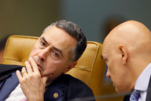 Bolsonaro dit qu&rsquo;il va demander la destitution de Moraes et Barroso, du STF.  &lsquo;Écran de fumée&rsquo;, compteurs de sénateur