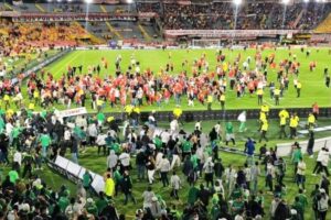 Dimayor a sanctionné le supporter de l&rsquo;Atlético Nacional qui a frappé un fan de Santa Fe ainsi que les deux clubs