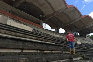 Ils réparent les installations du vélodrome JJ Mora à Táchira