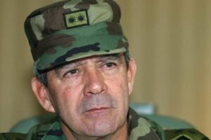 Le bureau du procureur imputera des accusations de faux positifs au général (r) Mario Montoya