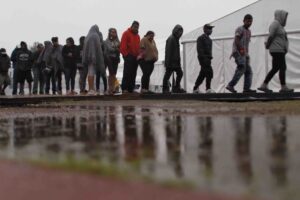 Les États-Unis battent leur record de migrants détenus en juillet
