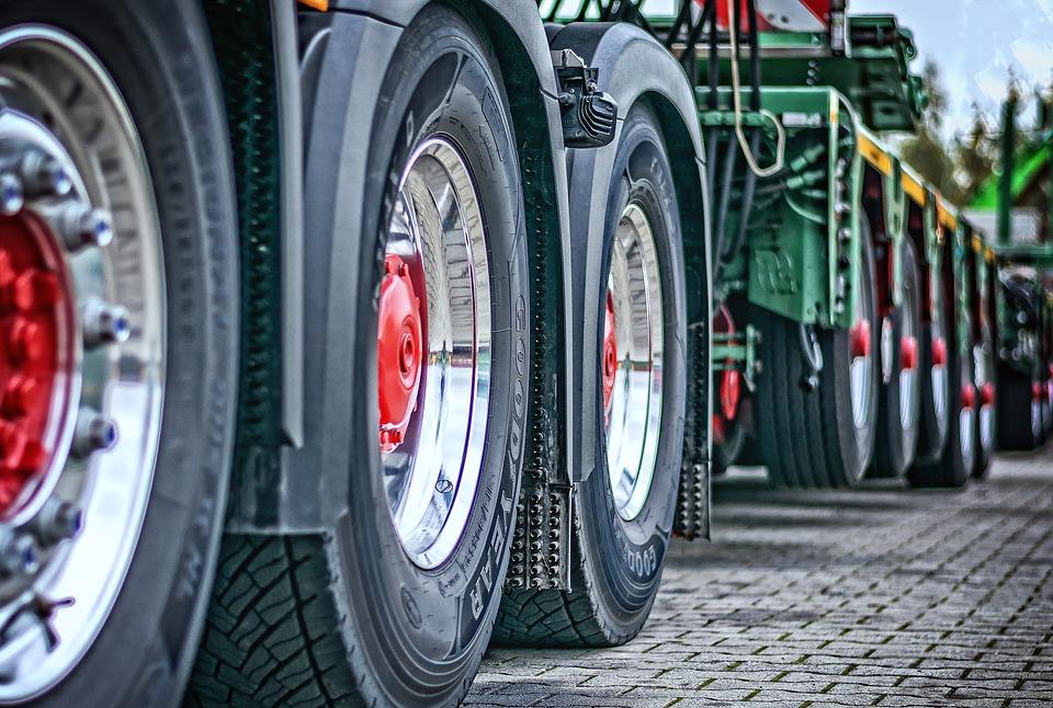 camions.  grève des camionneurs.  politiser!