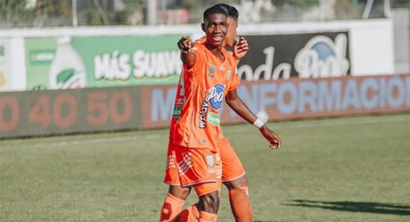 Asprilla a été sévèrement critiqué pour ses déclarations selon lesquelles il s'autoproclame meilleur que Tino Asprilla.  Photo: Instagram Envigado FC