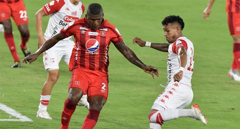 Jeu controversé entre l'Amérique et Santa Fe mené par Ospina.  Photo : Twitter
