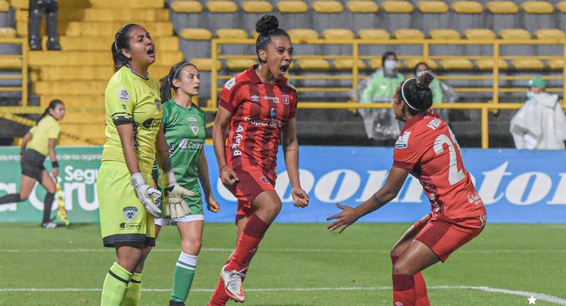 Wendy Bonilla but l'Amérique.  Photo : Twitter @AmericaCaliFem