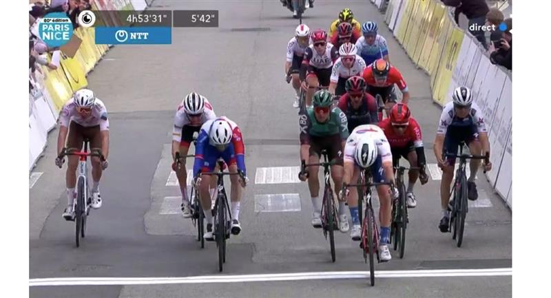 Primoz Roglic a grimpé en tête de la course au soleil.  Photo: Twitter Paris-Nice