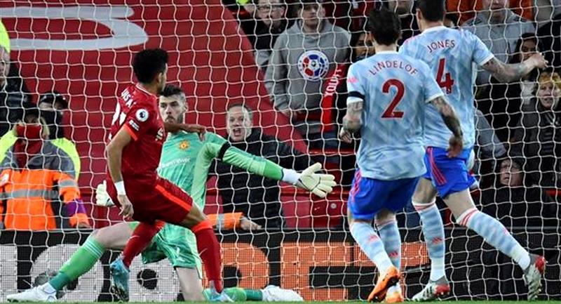 Le but de Luis Diaz à la 5e minute du match de Liverpool contre Manchester United.  Photo: EFE