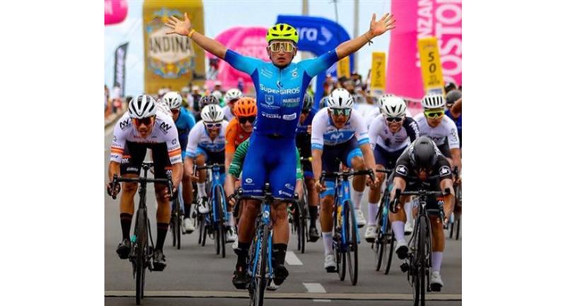 Le coureur de l'équipe Super Giros s'est imposé ce vendredi et est le nouveau leader de la course colombienne.  Photo: équipe Instagramsupergiros