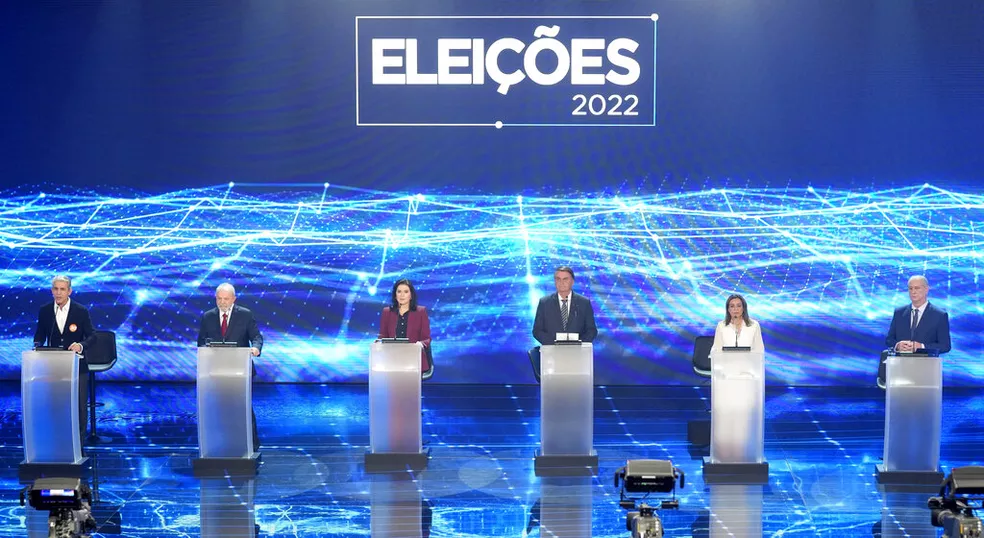 Débat de bande. Image : AP Photo/André Penner.