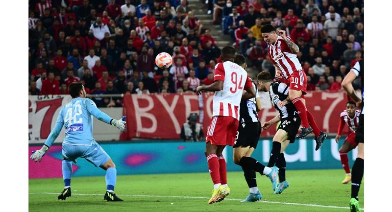 Rodríguez a converti une tête à la 37e minute.Photo: Twitter @olympiacosfc