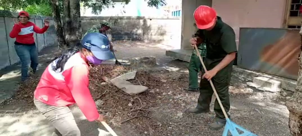 Ils récupèrent la clinique El Maco à Nueva Esparta avec les Bricomiles