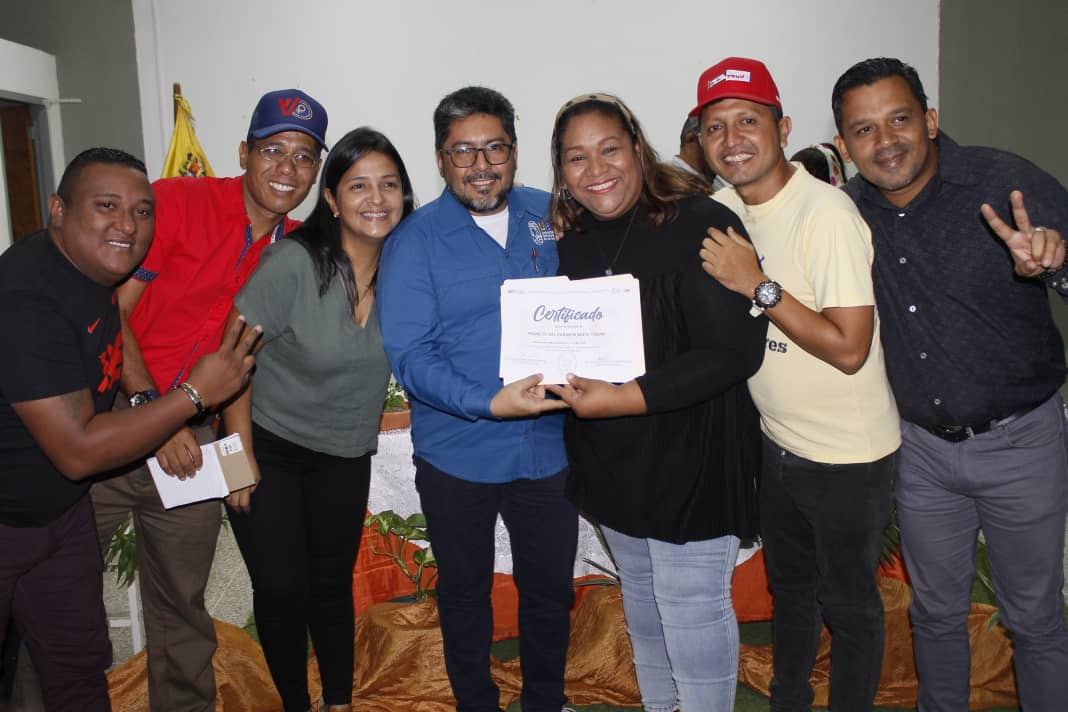 Ils délivrent des attestations du premier Diplôme en Community Management