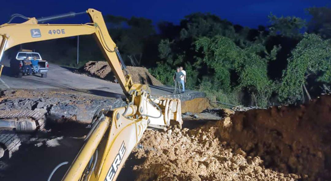 Fermé le passage par l'autoroute Lara-Zulia à la hauteur d'El Cordobés