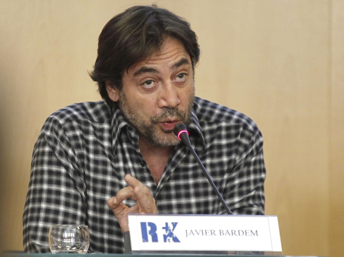 Javier Bardem aux côtés des scénaristes hollywoodiens