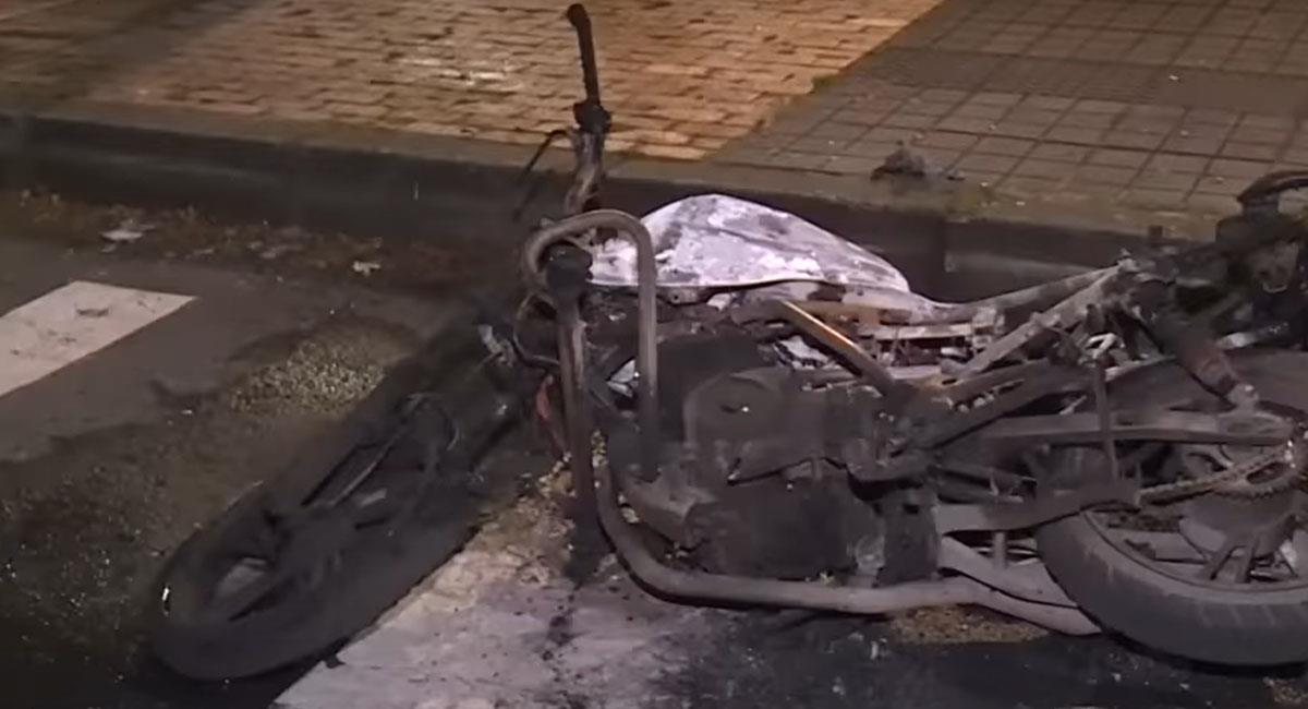 Le criminel présumé supplie la communauté qui l'a surpris en train de voler de ne pas brûler sa moto