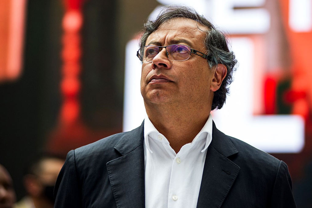 Petro dénonce un "coup d'État en douceur" en Colombie